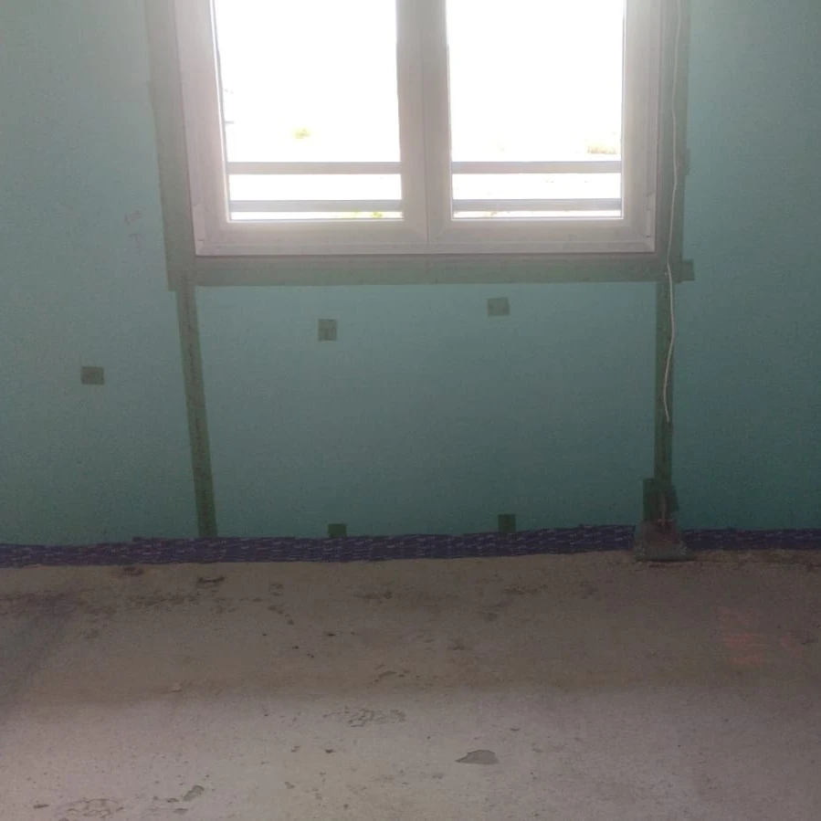 Sistema de ventilación mecánica con conductos y unidad instalada en techo - Passivhaus Aluzenit